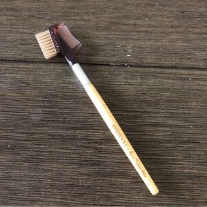 Eco Tools By: Alicia Silverstone Make-up Brush: Comb & Brush